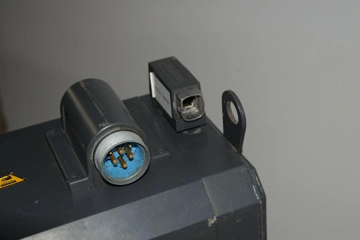 Used SIEMENS Servo Motor  1FT6105-8AF71-1DA0 1FT61058AC711DA0 50Nm V047 5813 02 001