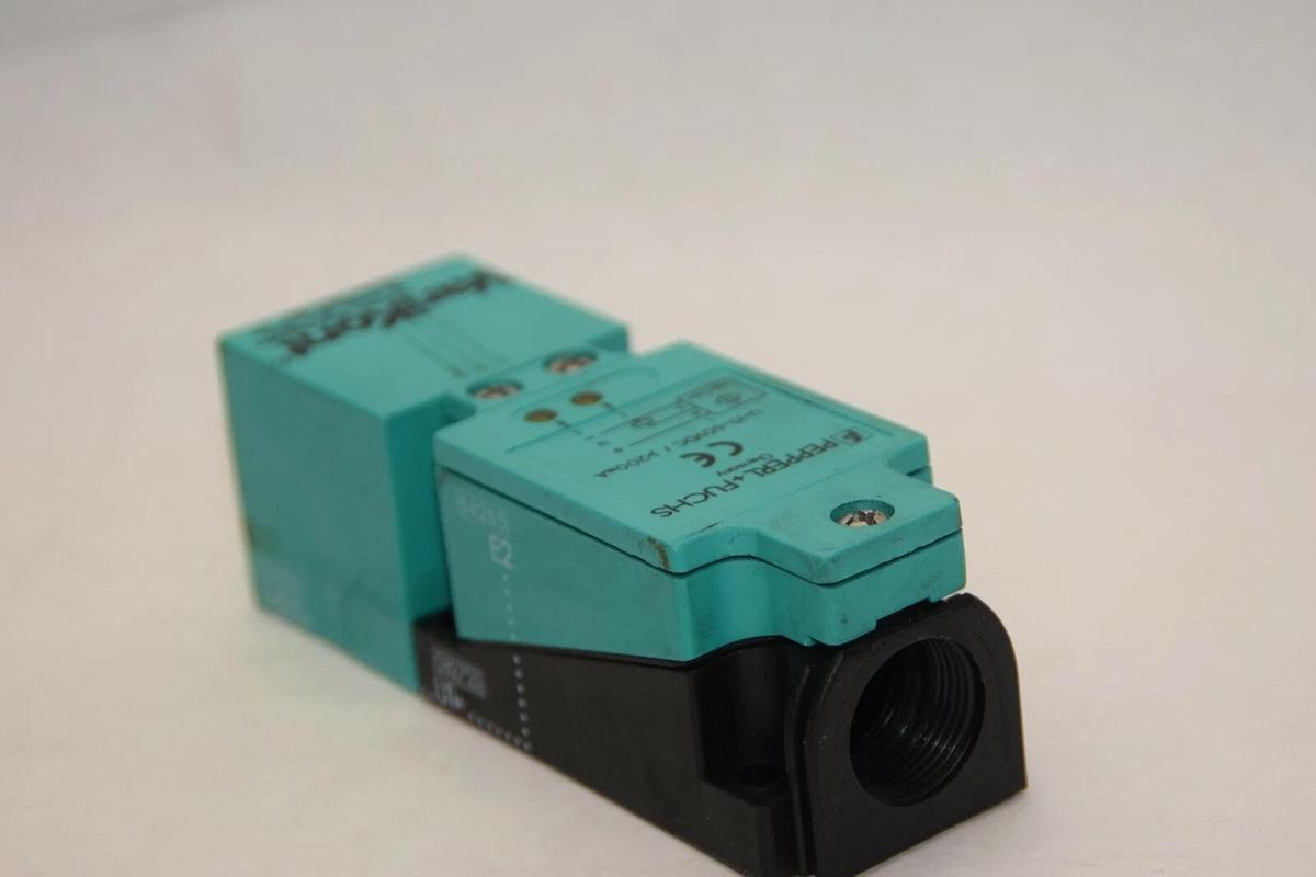 Used PEPPERL + FUCHS U-10-60Vdc / J-200mA VariKont Proximity Sensor