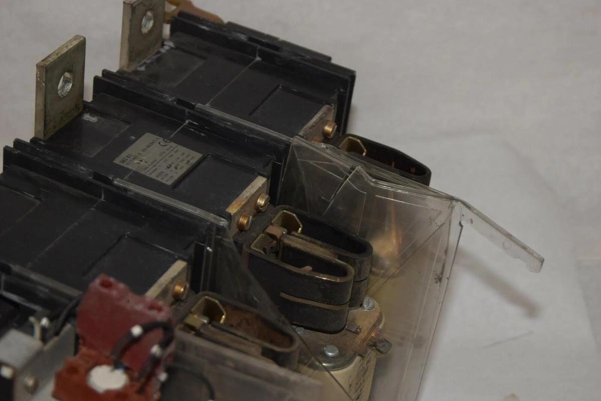 Used SIEMENS 630 Amp Switch Fusible Disconnect with fuse  3KL61 30 1AB0 3KL6130-1AB0