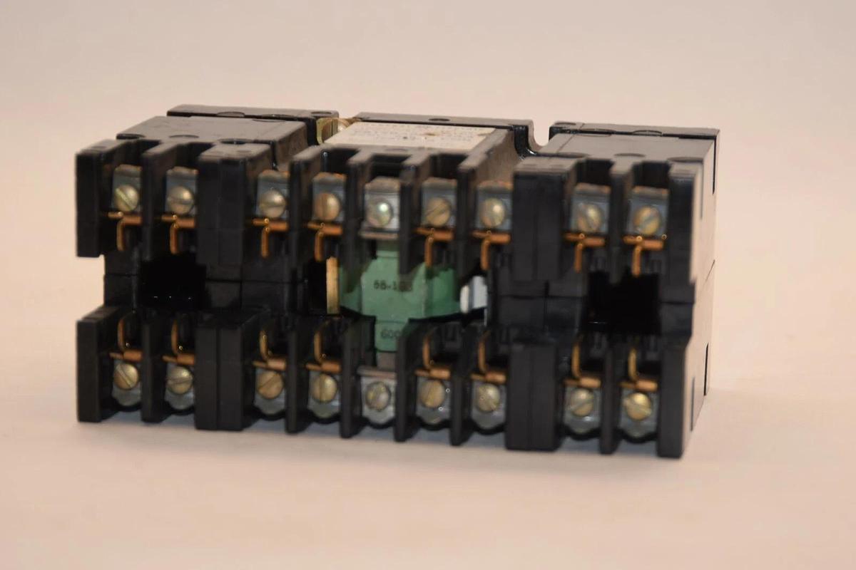 Used GENERAL ELECTRIC CR120A08003AA 230V 60CY 300V 10A Series A Industrial Relay