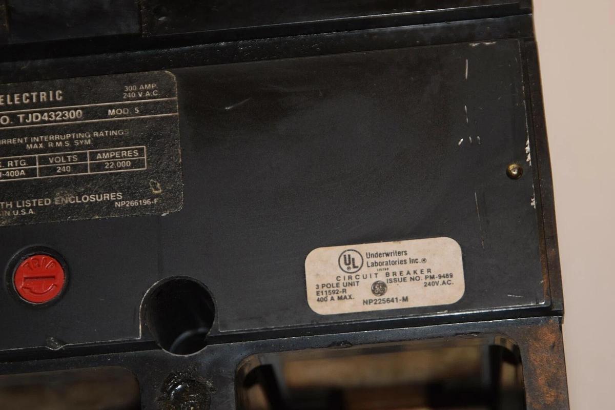 Used GENERAL ELECTRIC TJD432300 E11592-R 300A 300 A Amp 240V Circuit Breaker