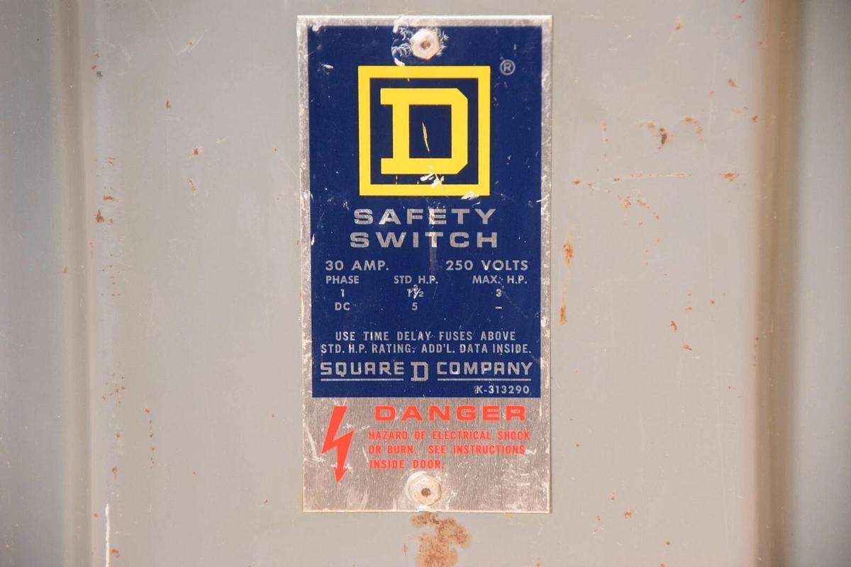 Used SQUARE D Safety Switch H-221 H221 30Amp 30 Amp A Ser D2 240V