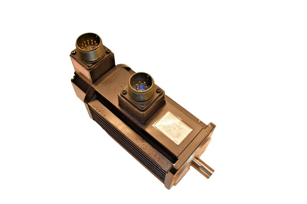 Used YASKAWA AC Servo Motor USAREM-03CFJ51 3000RPM 300W