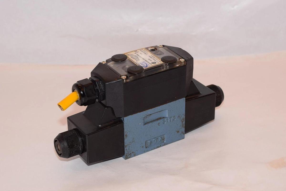 Used CONTINENTAL HYDRAULICS VSD03M-3A-GB-60L-A 120/110V 24/26W Directional Valve