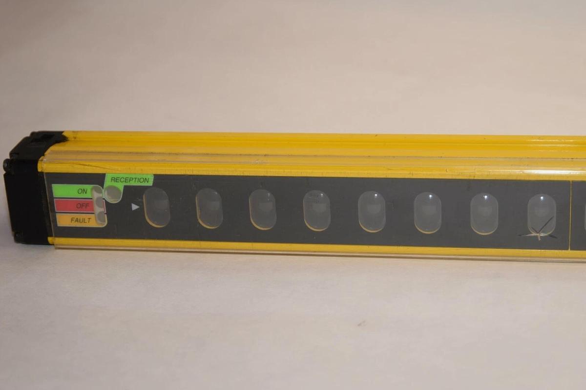 Used SUNX SF2-EH40D SF2EH40D 780mm Receiver Safety Light Curtain