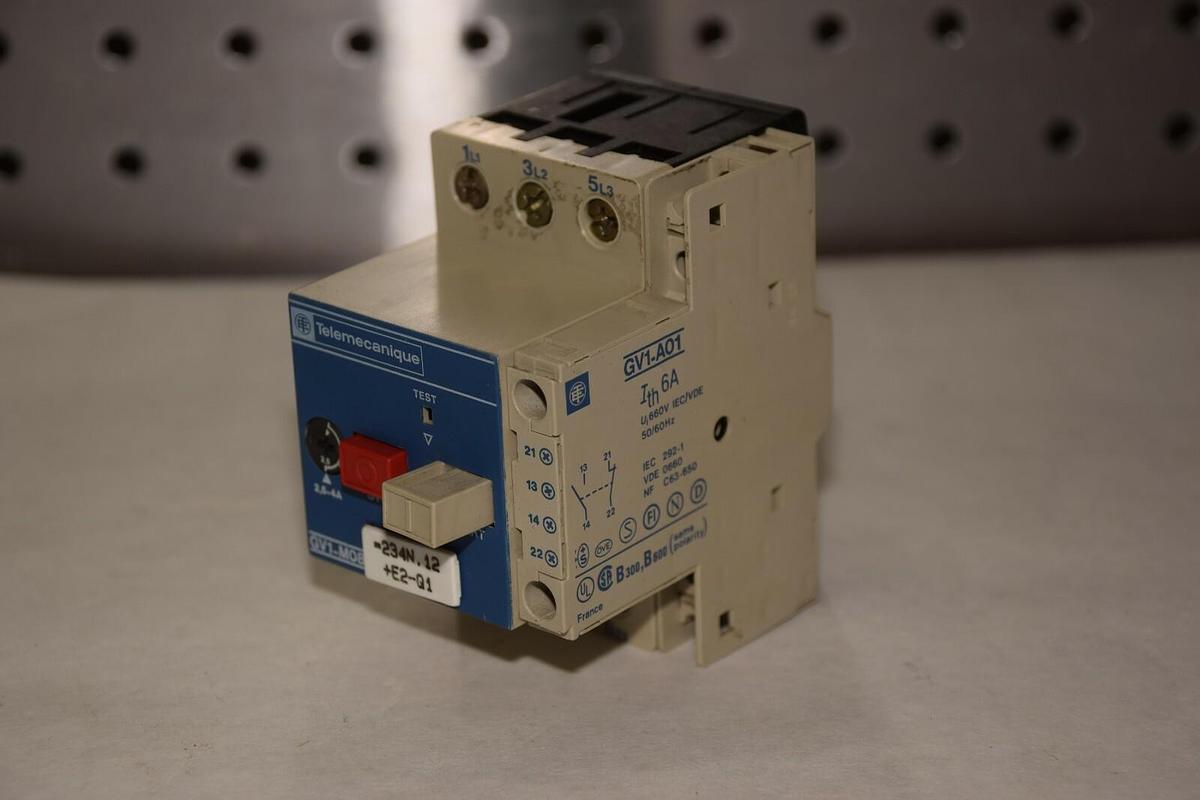 Used TELEMECANIQUE GV1-M08 W/GV1-A01 2,5-4AMP 660V 50/60Hz MANUAL MOTOR STARTER