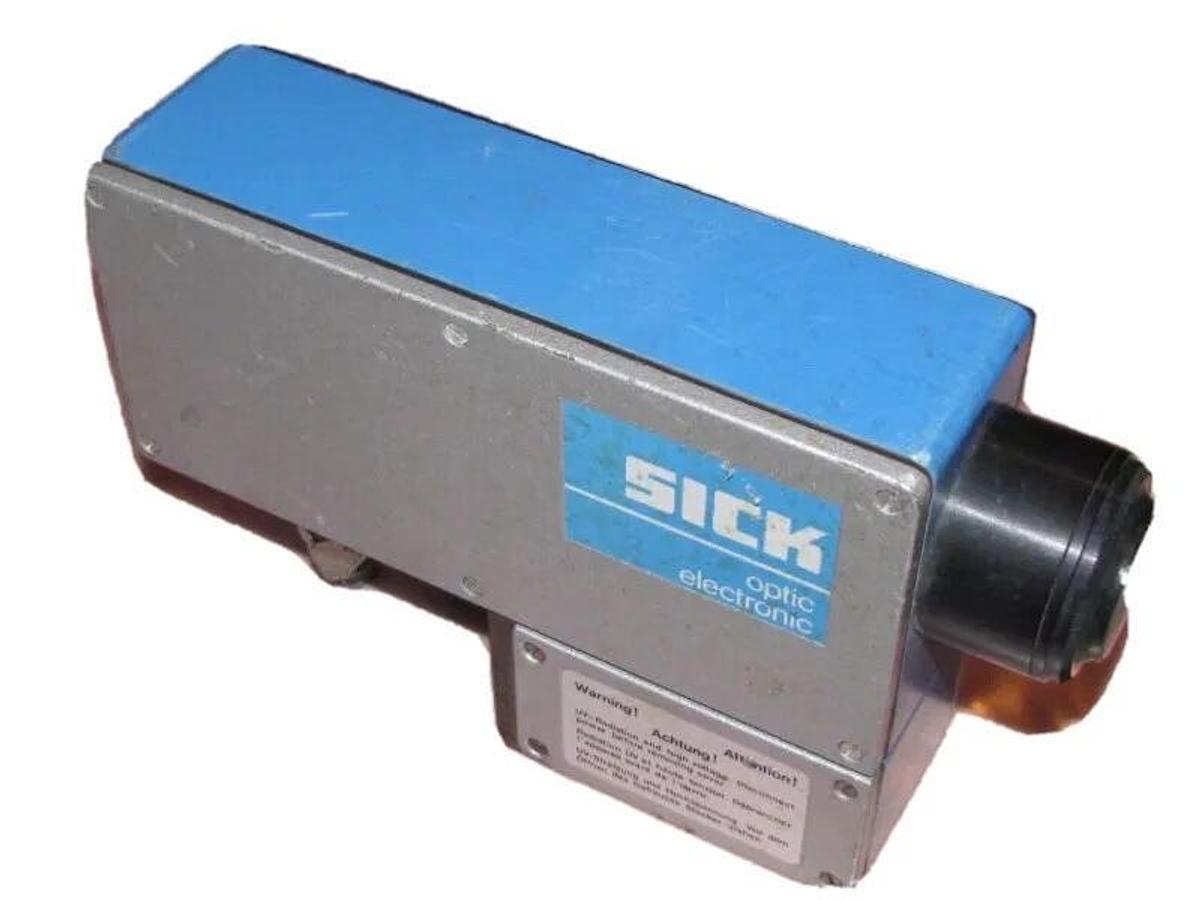 Used SICK LUMINESCENCE SENSOR SCANNER  LUT1-430 LUT1430 1005 937