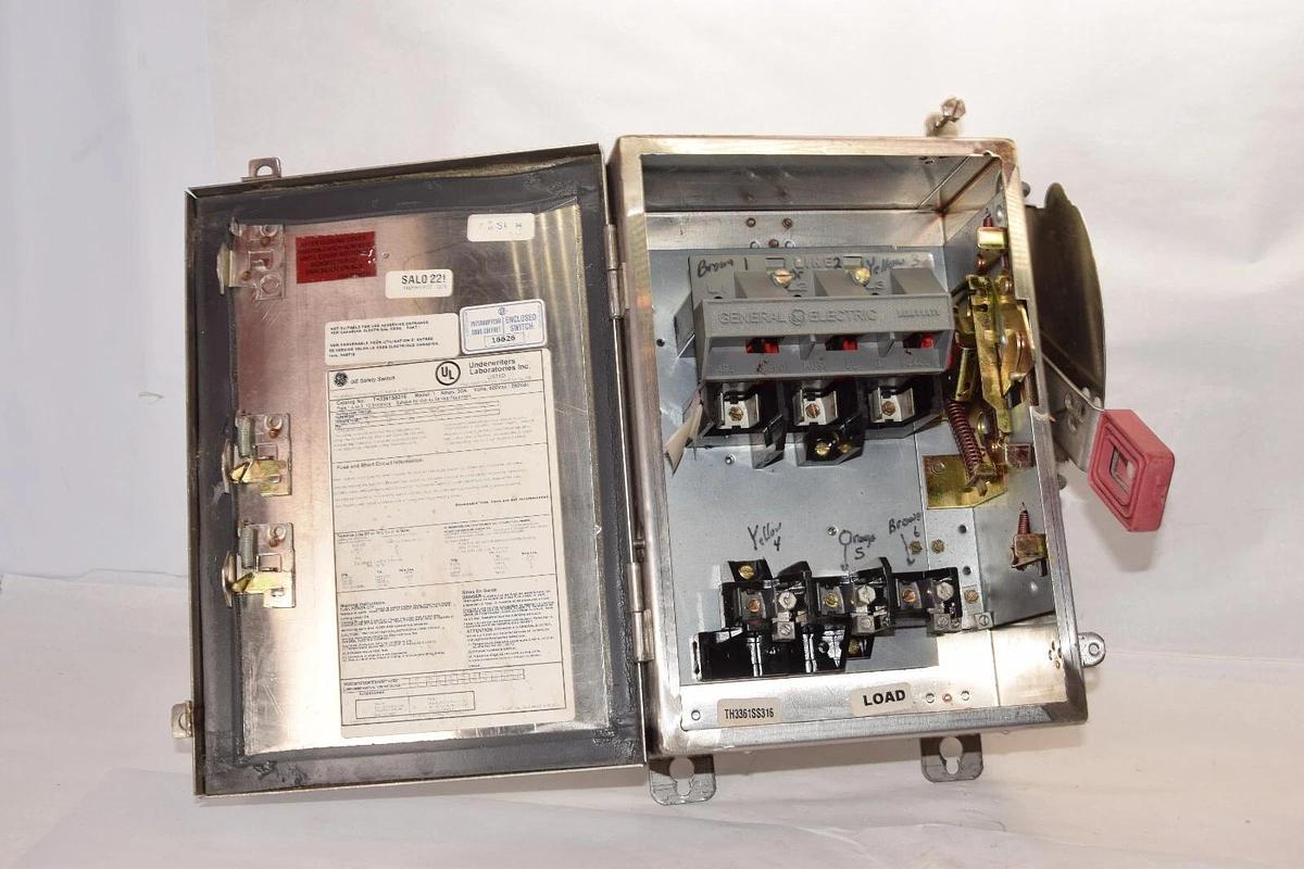 Used GE GENERAL ELECTRIC Safety Switch 30 Amp TH3361SS316 Model 1 30A Amp 600V