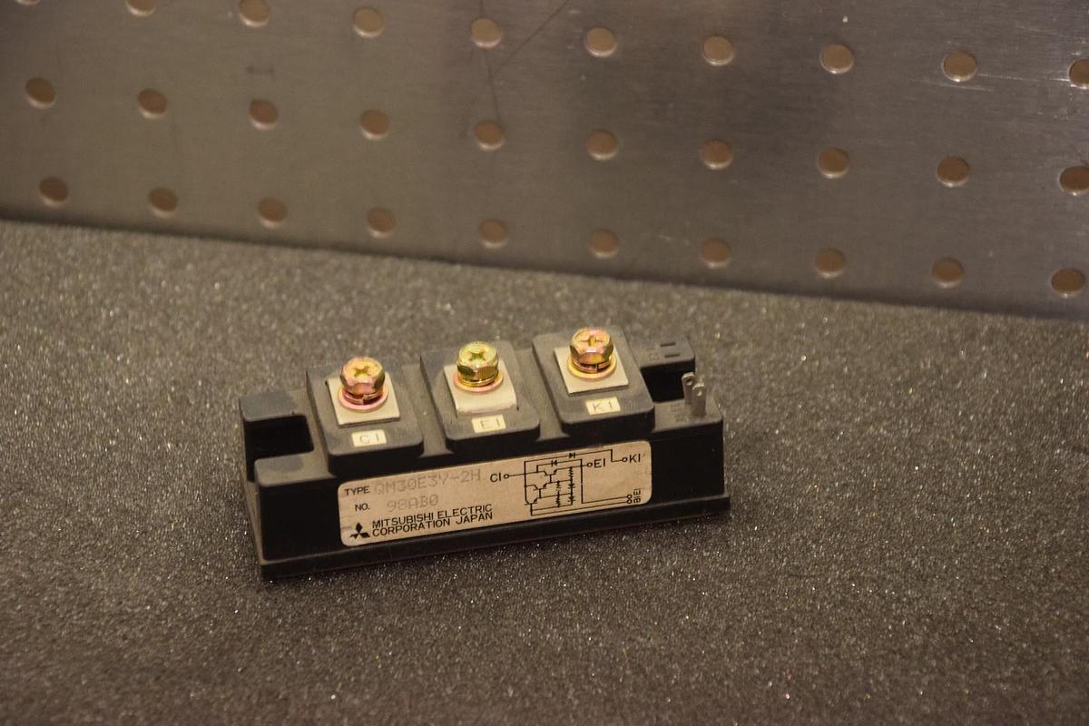 MITSUBISHI ELECTRIC QM30E3Y-2H QM30E3Y2H MODULE NEW