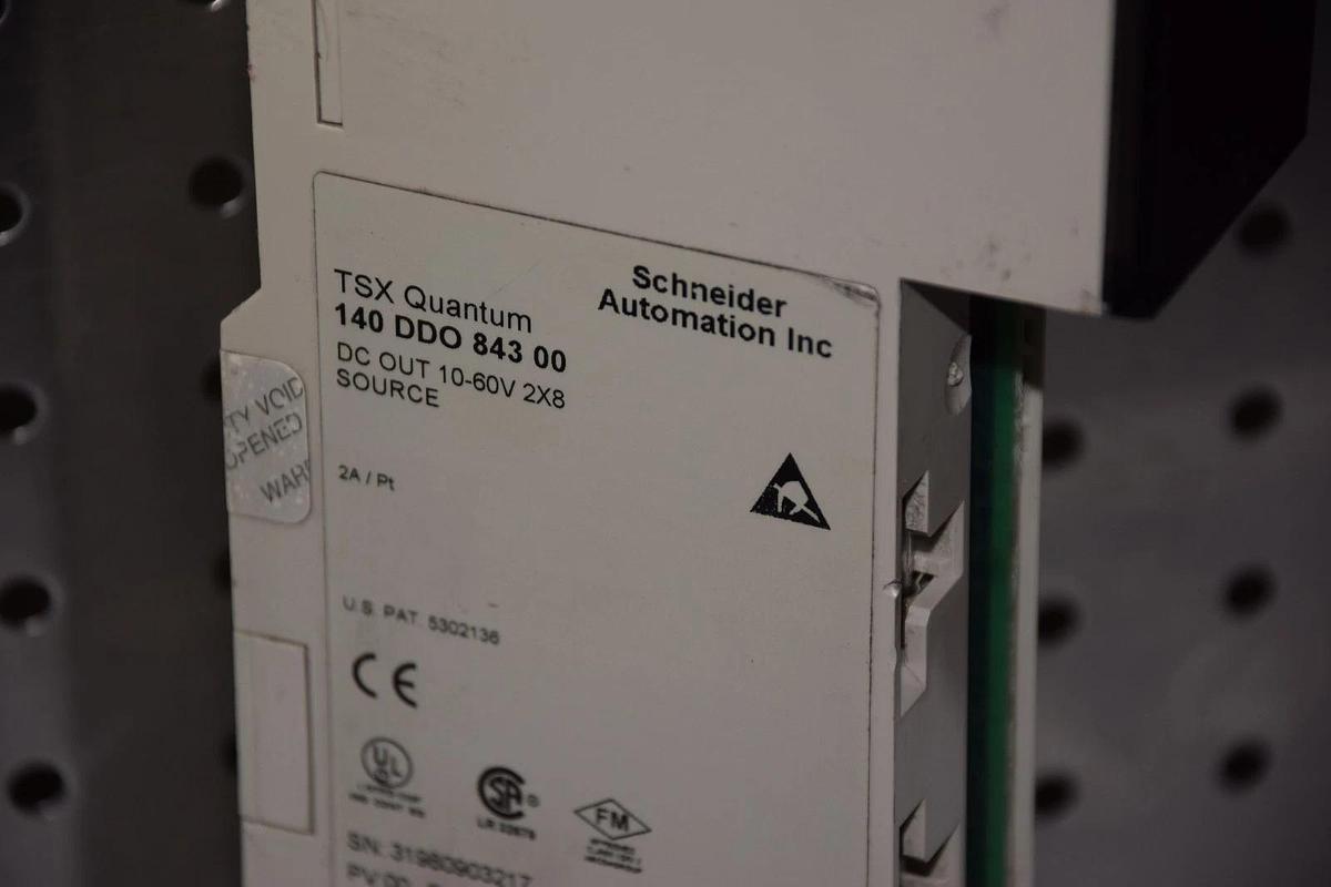 Used Modicon Schneider 140DDO84300 DC Output 140-DDO-843-00