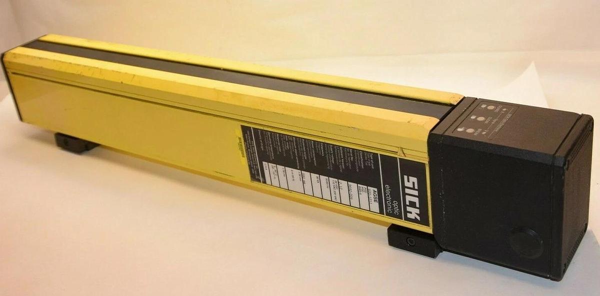 Used SICK AGSE 600-1211 AGSE6001211 24Vdc 110/230Vac 590mm Version 2.12 Light Curtain