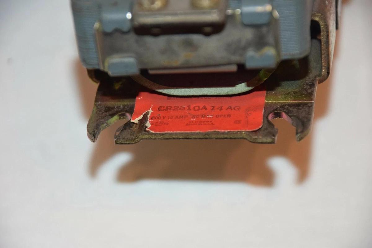 Used GE CR2810A14AG 600V 10A 115V COIL LIGHTING CONTACTOR