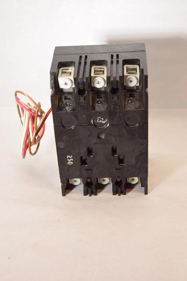 (NEW) GE GENERAL ELECTRIC TED134090 90A 90 Amp 3 Pole 480Vac Breaker *Chip*