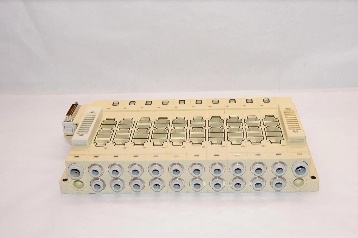 (NEW) SMC SS5V4-10FD1-10B-S-C8 Solenoid Valve Manifold