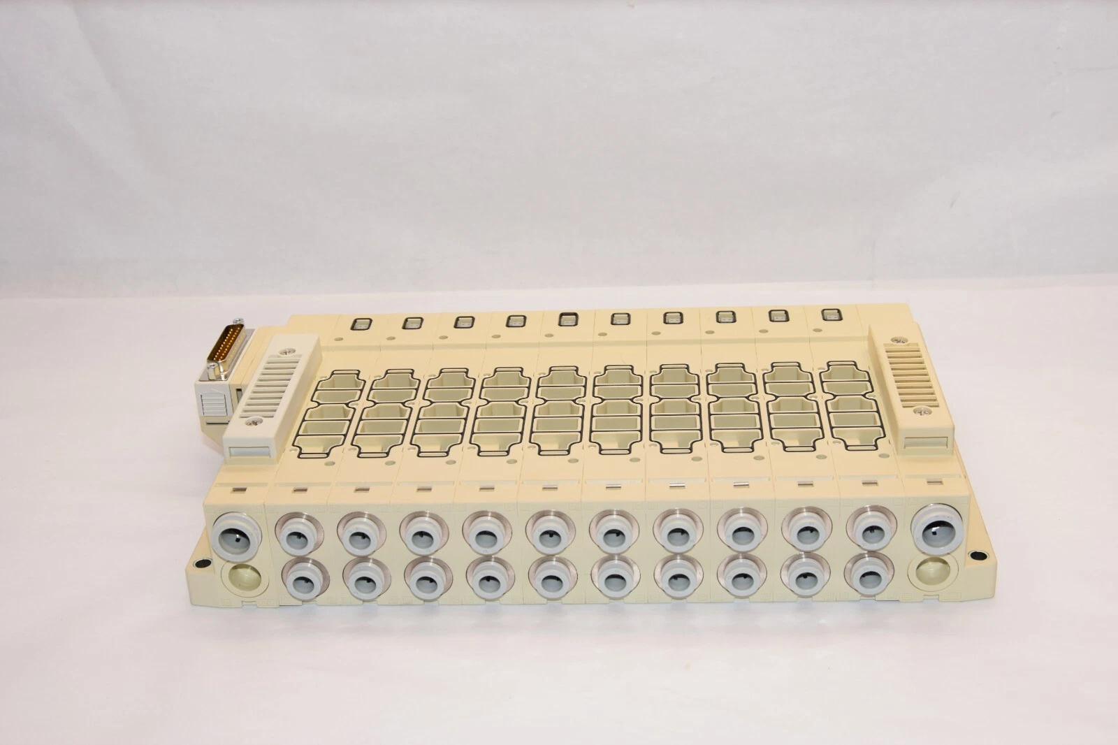 (NEW) SMC SS5V4-10FD1-10B-S-C8 Solenoid Valve Manifold