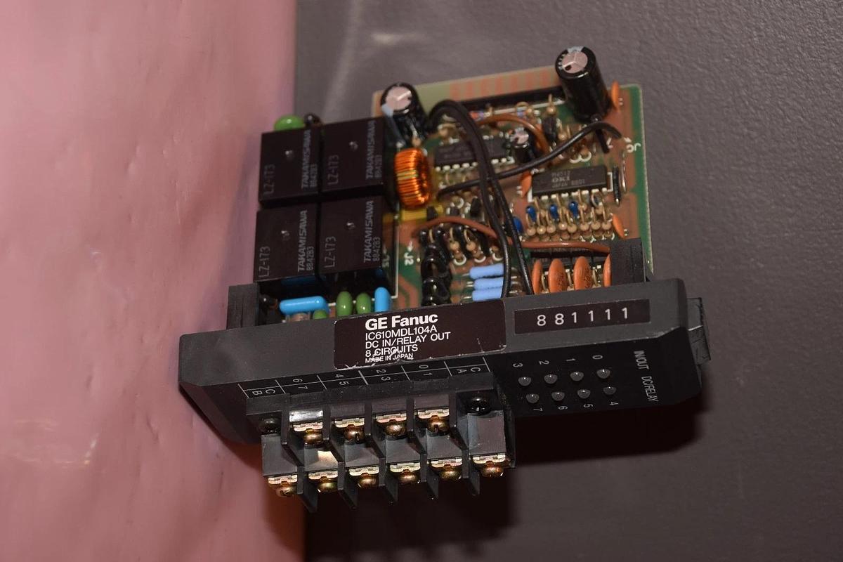 Used GE FANUC IC610MDL104A 8 CIRCUIT INPUT/OUTPUT MODULE
