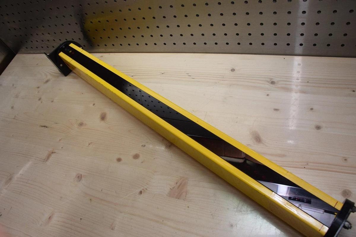 Used STI 42682-0240 MS4424BC 1-50' RANGE TRANSMITTER SAFETY LIGHT CURTAIN