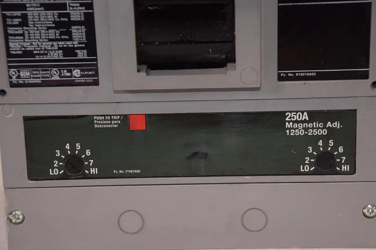 Used Siemens Sentron Circuit Breaker JXD62B250 250 Amp 250A 2p 600v JXD6-A 250a trip