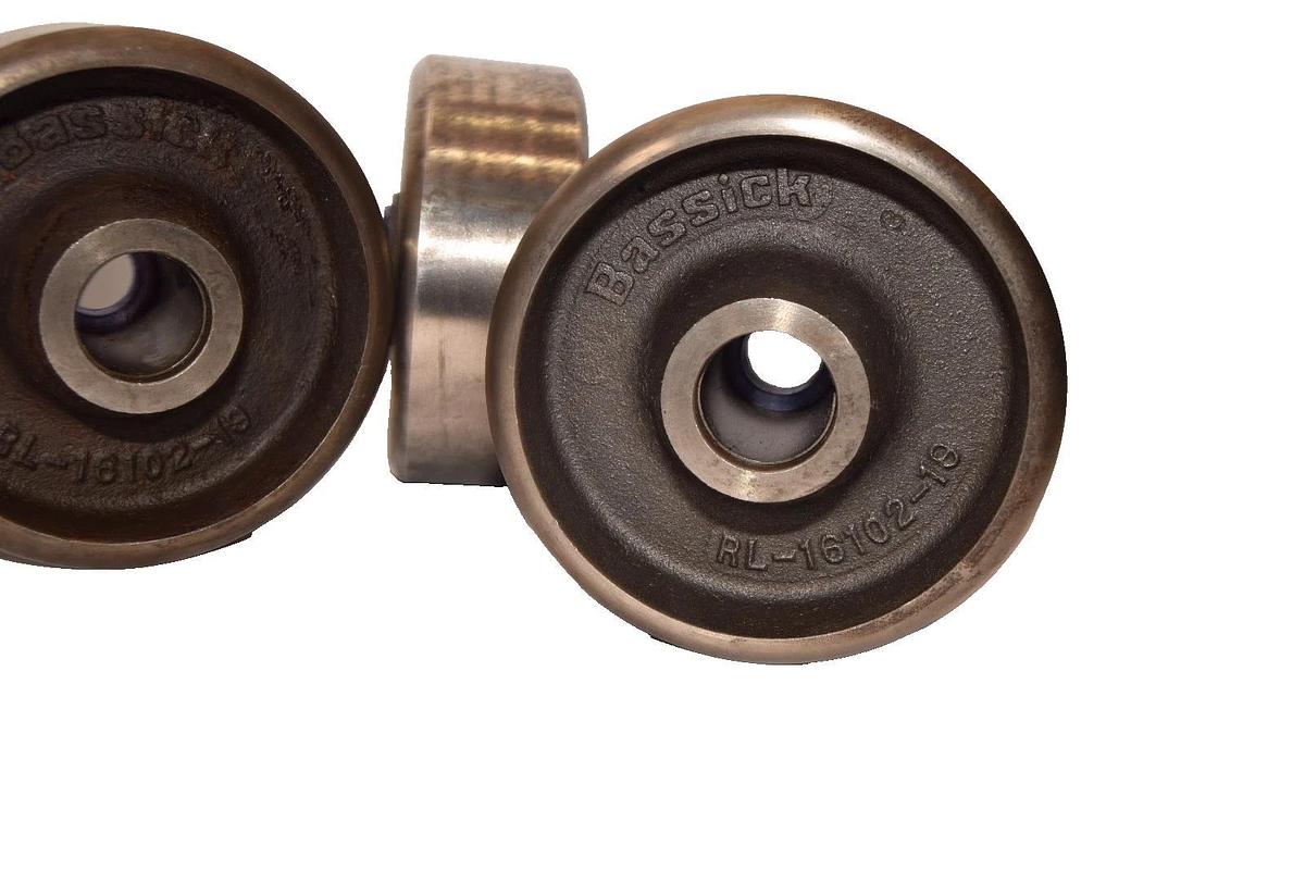 Bassick RL-16102-19 Vintage Heavy Duty Cast Irorn 5" x 2 Caster Wheels (New - 4)
