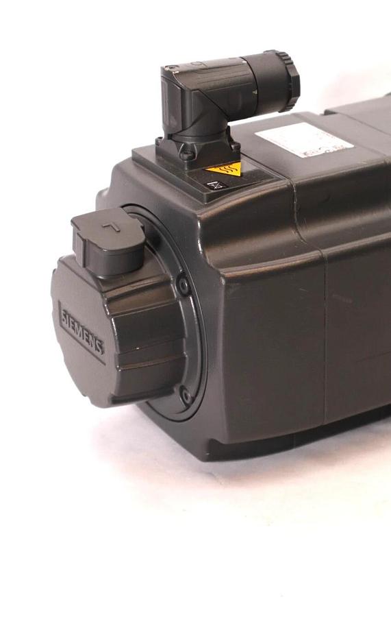 SIEMENS Servo Motor 1FK7060-2AF71-1CB2 1FK70602AF711CB2 3.7A 3000rpm 3ph (NOS)