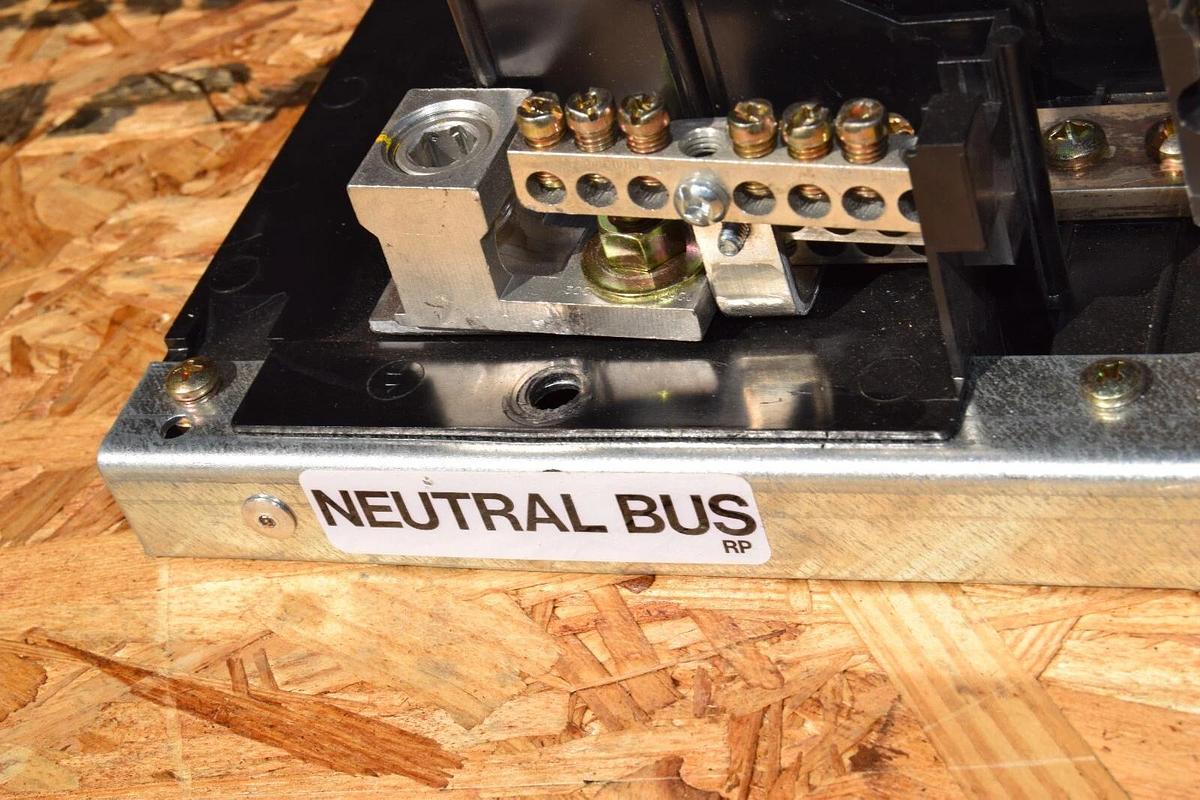 Used Square D 42 Circ 225A Main Lug Panelboard Interior NQOM442L225GSA 3ph LOADED 30a