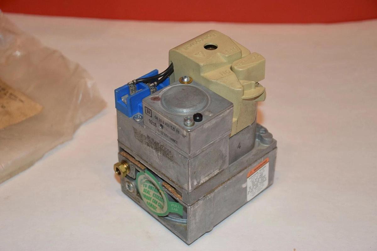 NEW HONEYWELL VR8440C 3031 VR8440C3031 24V 50/60Hz 1/2" x 3/4" GAS VALVE
