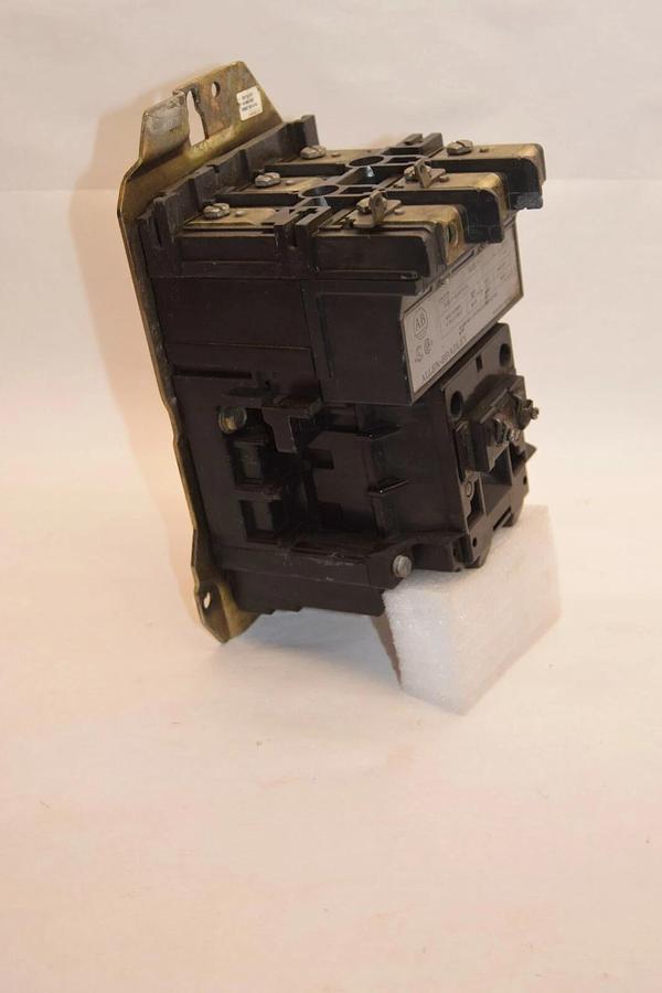 Used ALLEN BRADLEY Contactor 500F-D0D930 500F-DOD930 Ser A Size Sz 3 90Amp 120V Coil