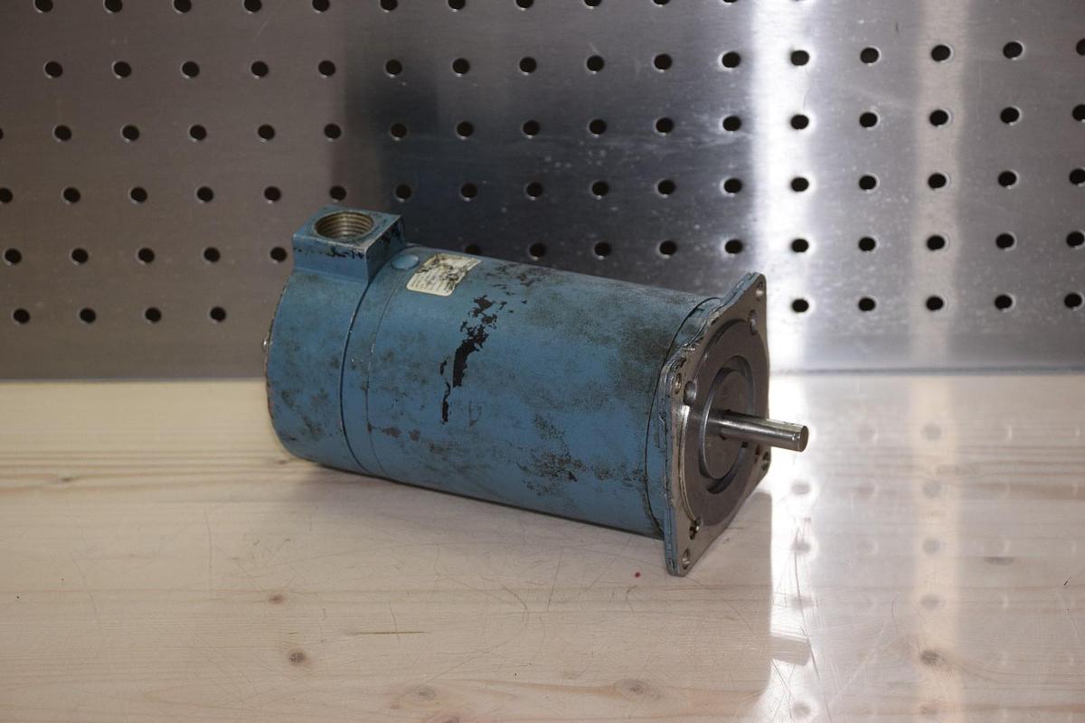 Used SUPERIOR ELECTRIC SLO-SYN M093-FD-8014  M093FD8014 SYNCHRONOUS STEPPING MOTOR
