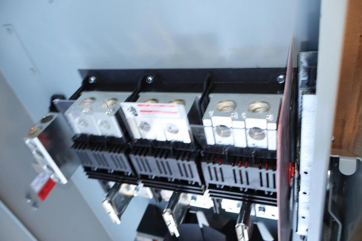 Siemens GF326NA General Switch Fusible Disconnect 600A 600 Amp 3p Typ 1 240v NEW