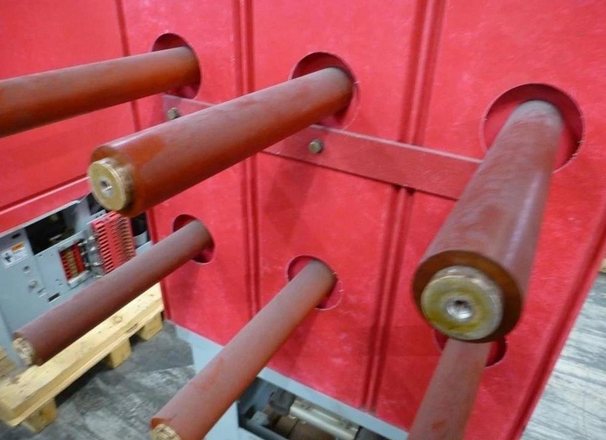 Used Siemens High Voltage Circuit Breaker FB-500A1 512-2 1200A 125 vdc 1200 A 125v