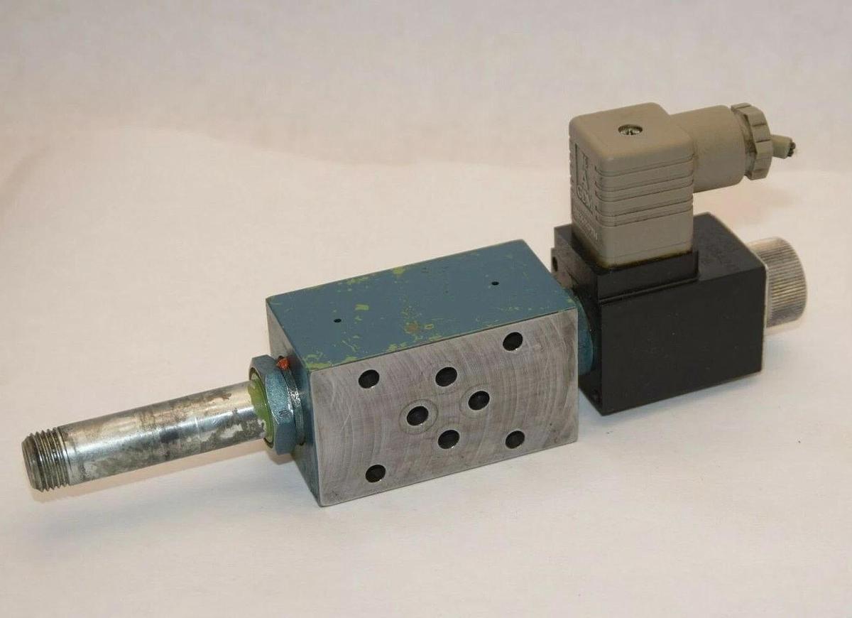 Used FLUTEC 395254 Valve With Coil EZ-203 24V Dc *Missing 1 Coil*