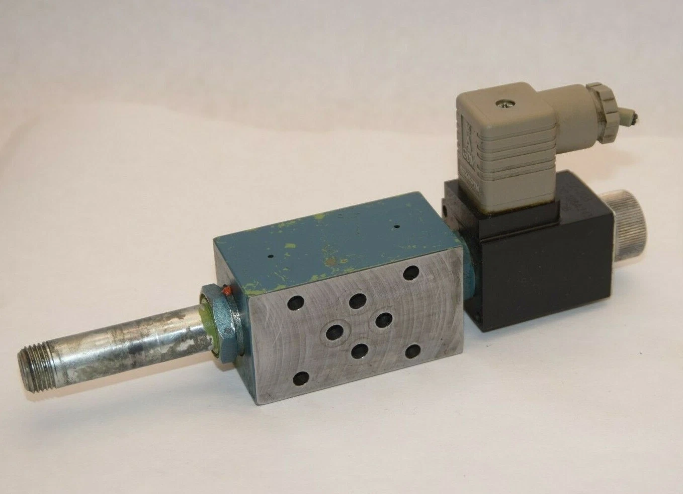 Used FLUTEC 395254 Valve With Coil EZ-203 24V Dc *Missing 1 Coil*