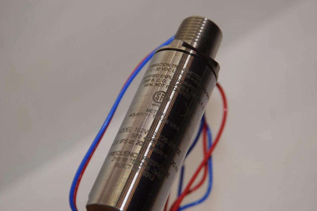 New, METRIX VIBRATION Transmitter 162VTS-126-2-4-5-0-0, 126: 0.8 IPS