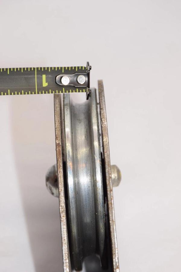 Used BLOCK DIVISION 1550lb 703kg Swivel Hook Pulley 3-1/2"