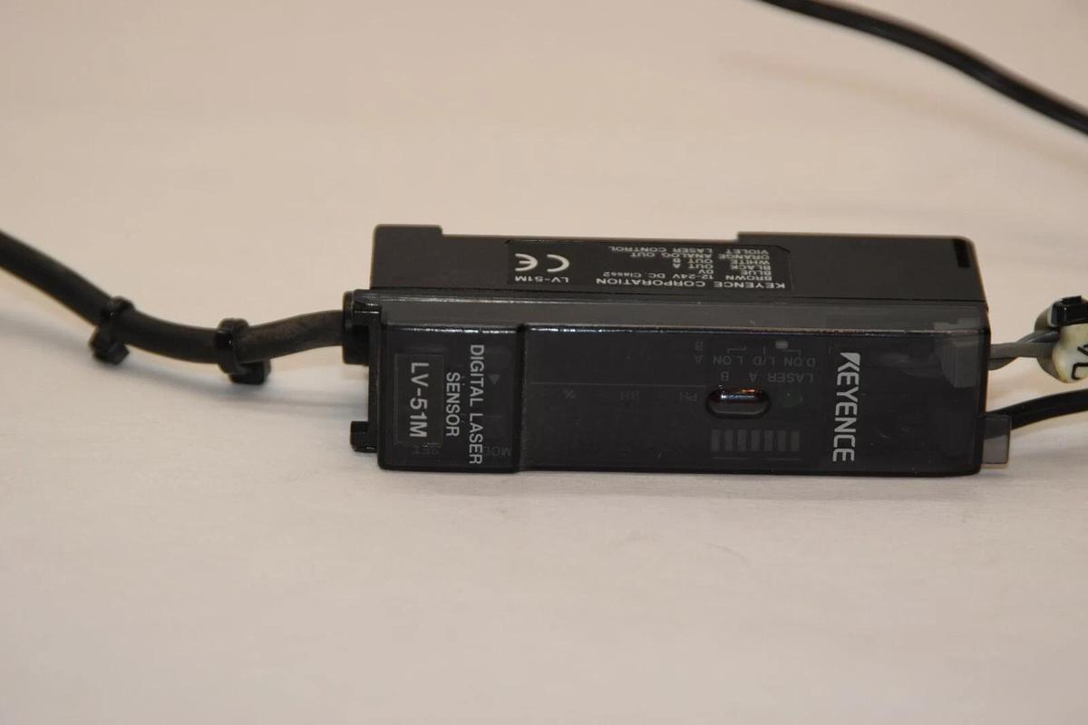 Used KEYENCE CORPORATION LV-51M LV51M 12-24Vdc Digital Laser Sensor