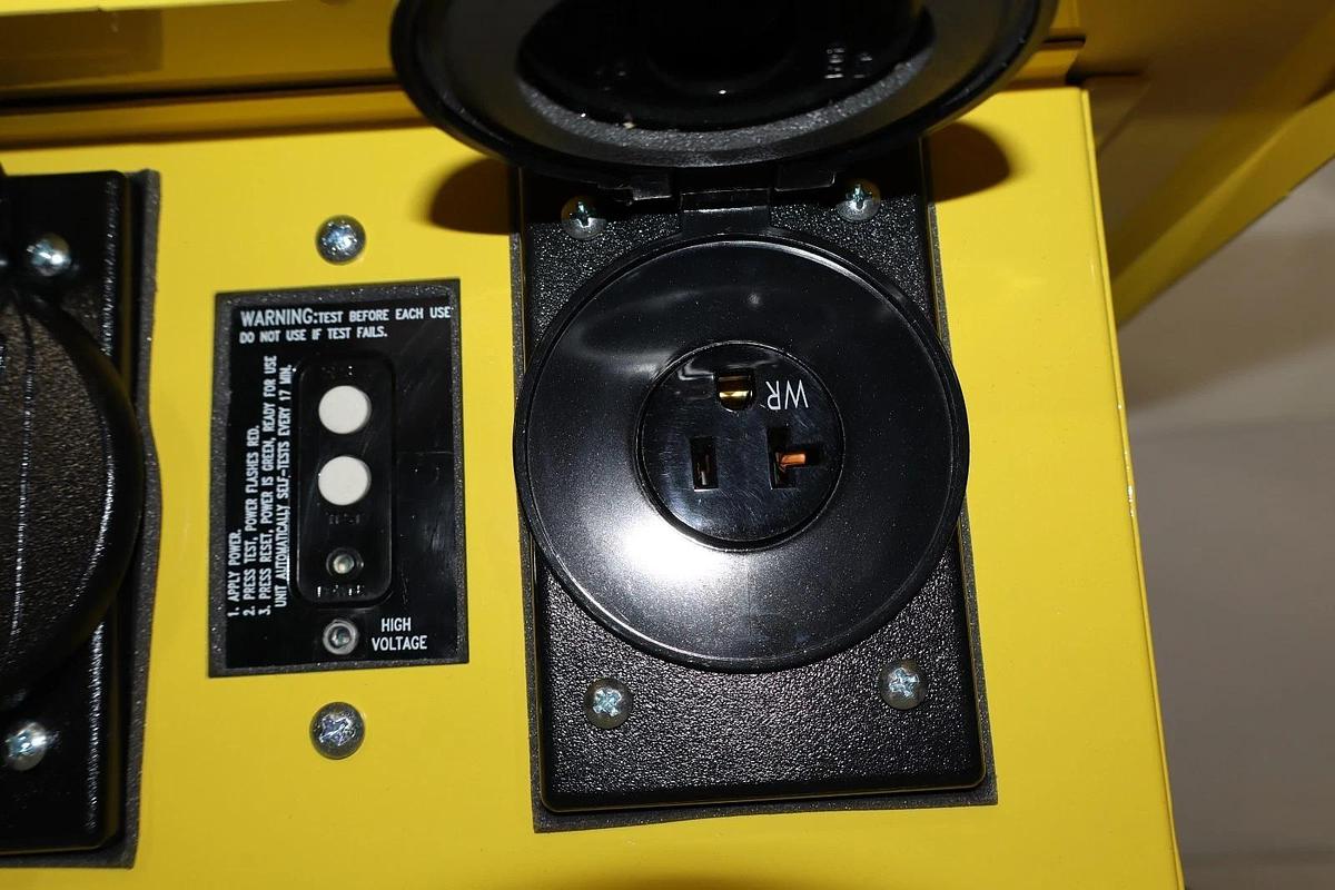 Southwire X-Treme Power Distribution Box 8706UGCX 50A 6-Circ 125/250v (New) 811409020137