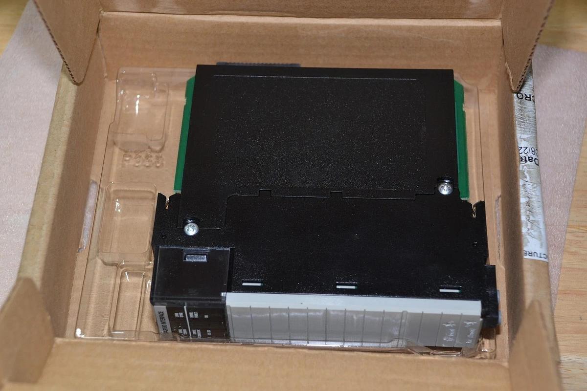 ALLEN BRADLEY 1756-DMA31 /A 1756DMA31/A DRIVE MODULE SINGLE AXIS NEW