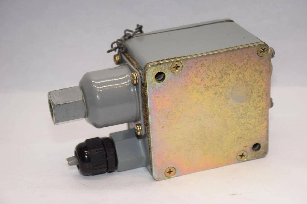 Used ALLEN BRADLEY 836T-T253JX15 Series A Pressure Control Switch