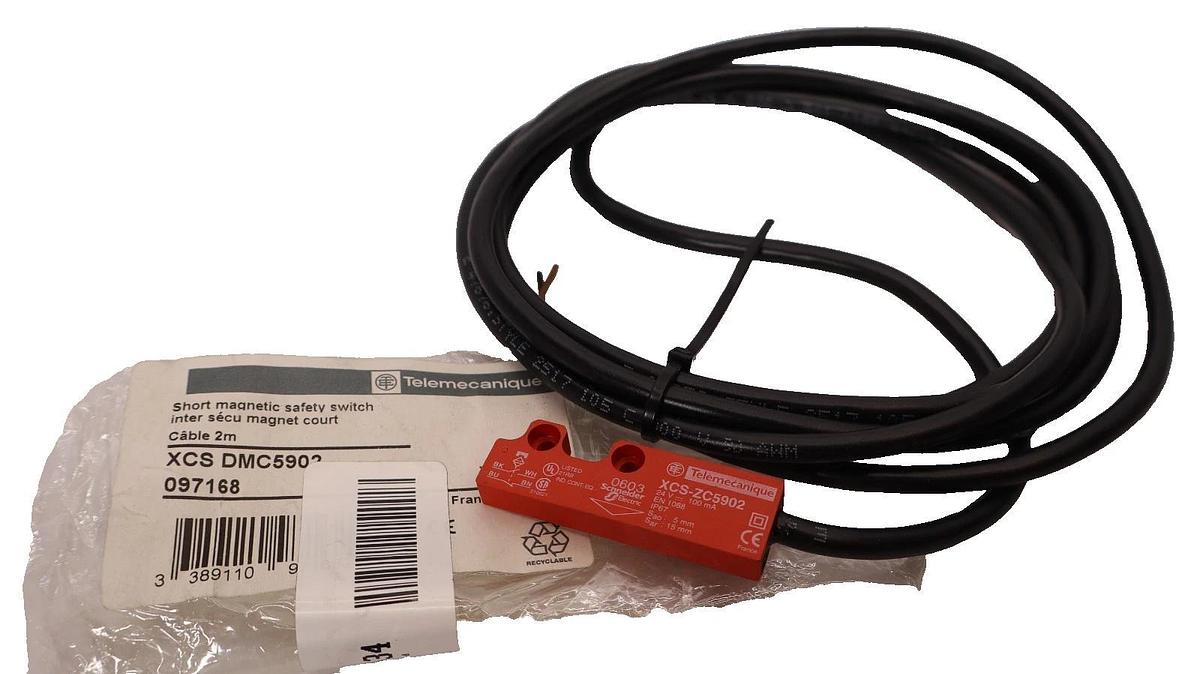 Telemecanique XCS DMC5902 , XCS-ZC5902 Short Magnetic Safety Switch (New)