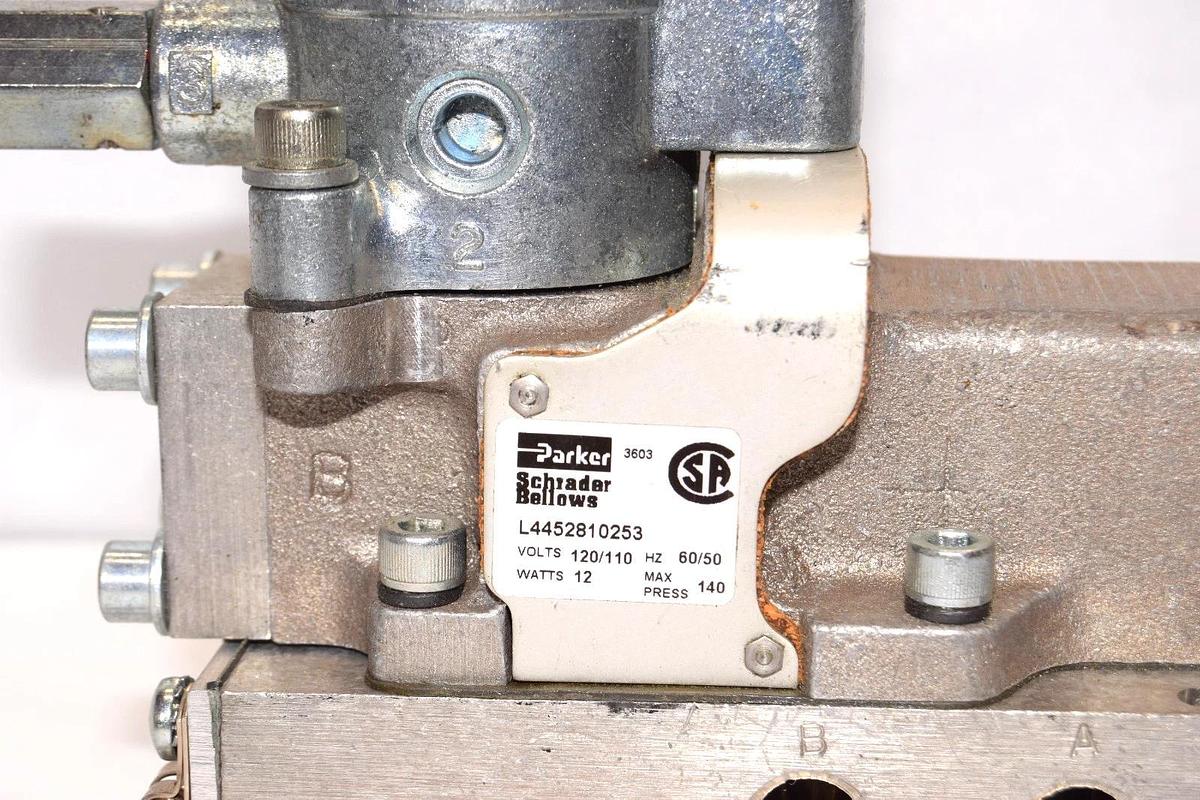 Parker L4452810253 Solenoid Valve With Pilot Model K175803553 & K022097 (New)