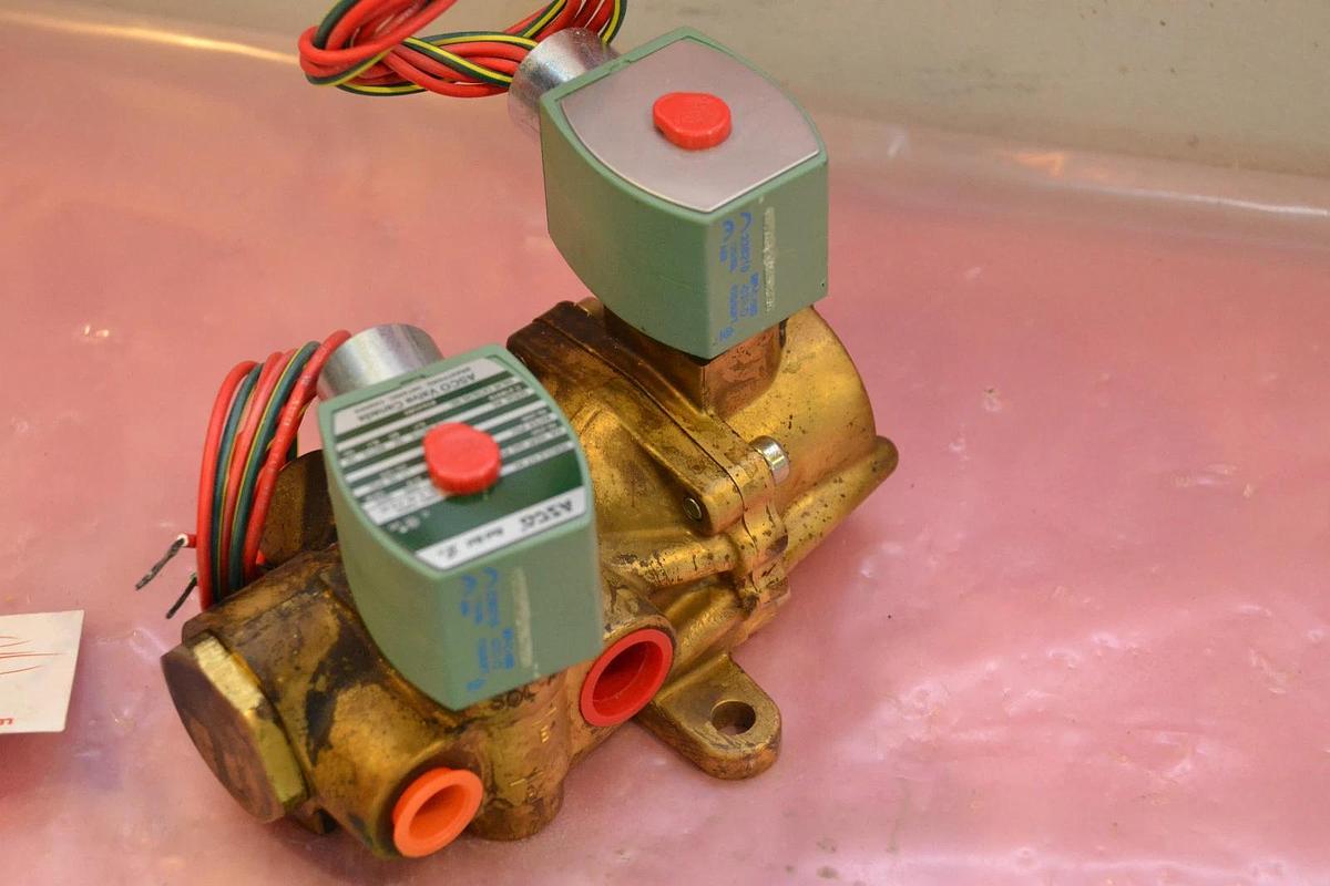 ASCO VALVE RED HAT 8344G80 3/8" PIPE NEW