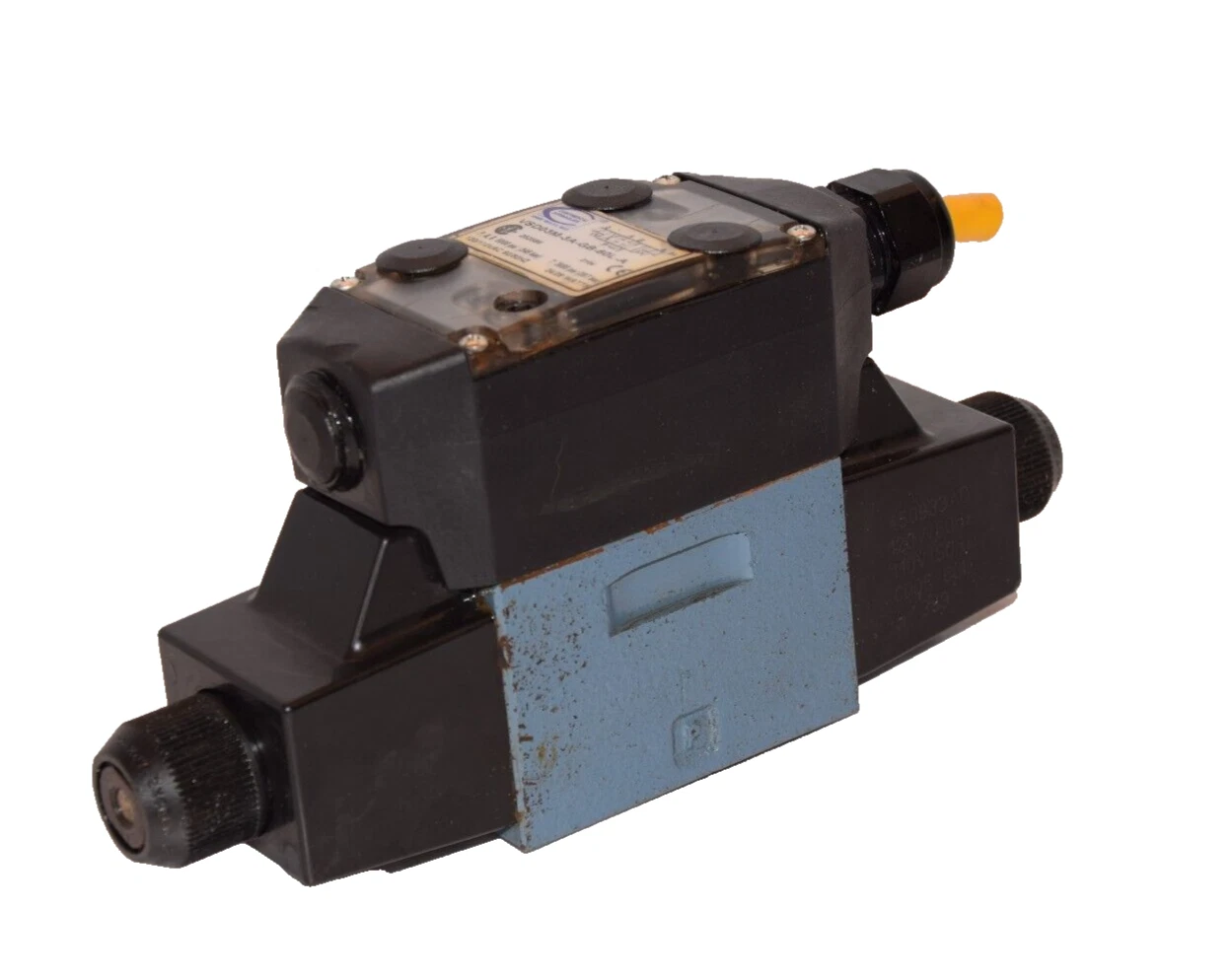 Used CONTINENTAL HYDRAULICS VSD03M-3A-GB-60L-A 120/110V 24/26W Directional Valve