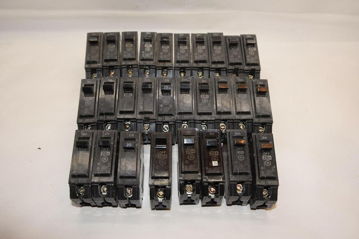 Used (LOT 28) GE GENERAL ELECTRIC 20A Amp A 1P Circuit Breaker *Missing Some Screws*