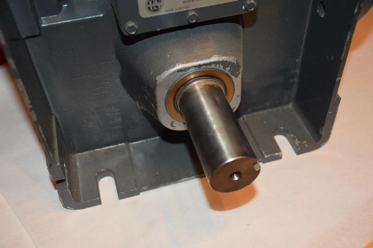 US Motors Torqube QC37 Gear box 37 frame 3 HP 40.1 ratio 3300in lb Speed Reducer