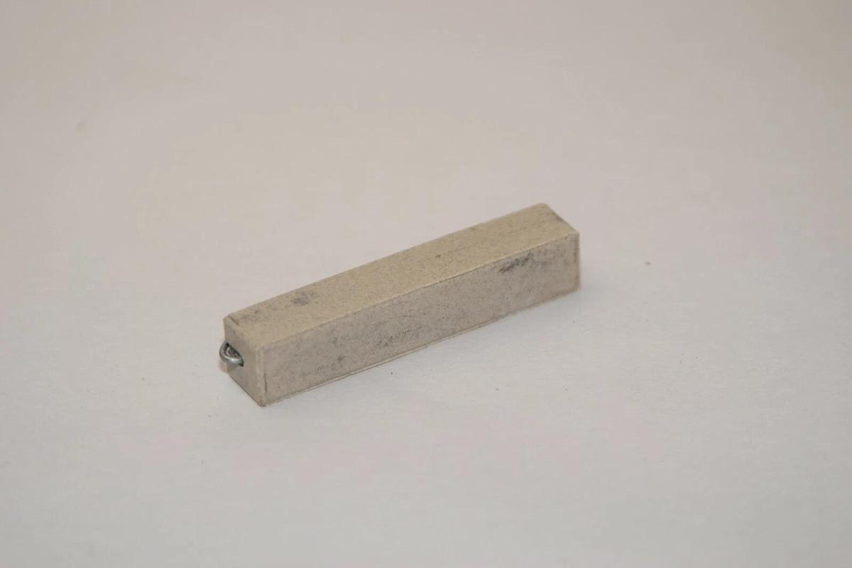 (NEW - Lot of 38)  IRC IRC8704 8704 993263-101 10Ω Resistor