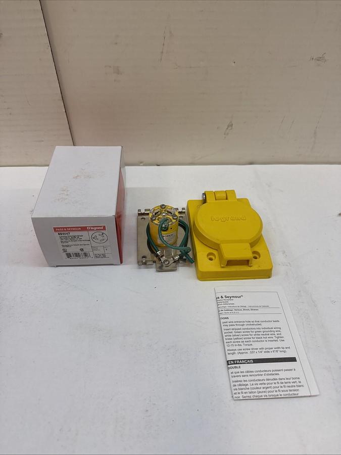 (NEW - Lot of 7) PASS & SEYMOUR ML-1 15Amp A 125V Midget-Locking Receptacle