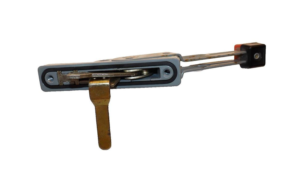 Used Square D Breaker Disconnect 9422RP1 Series B Cabinet Handle Operating Mechanism