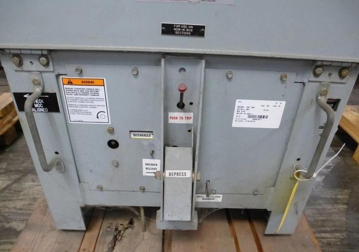 Used Siemens High Voltage Circuit Breaker FB-500A1 512-2 1200A 125 vdc 1200 A 125v