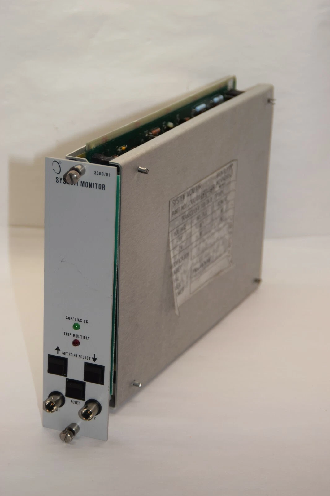 BENTLY NEVADA 3300/01-01-00 System Monitor (New has a broken faceplate stand off