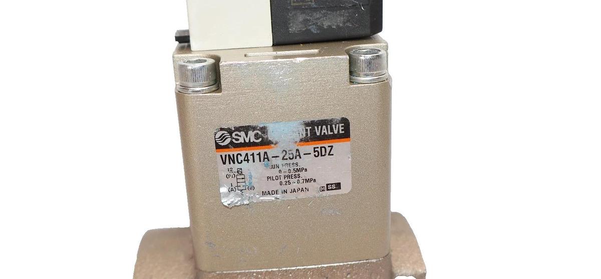 Used SMC 2-Way Solenoid Valve VNC411A-25A-5DZ VNC411A25A5DZ 0.25-0.7MPa